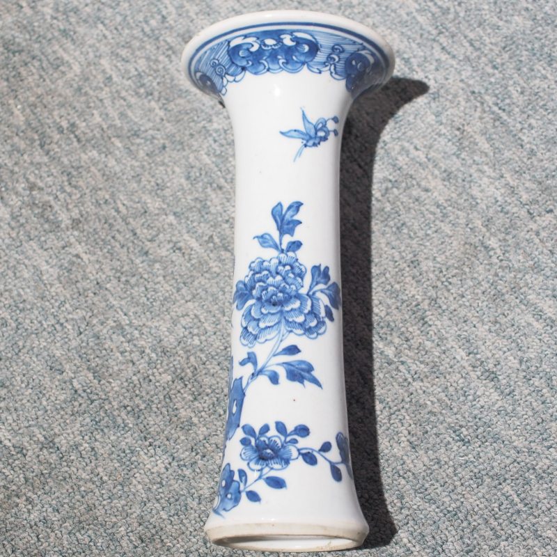 清乾隆 青花花卉纹花觚 - 图7