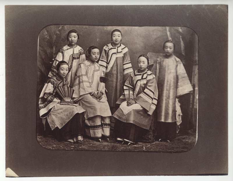 1890年代 六仕女合影 - 图2