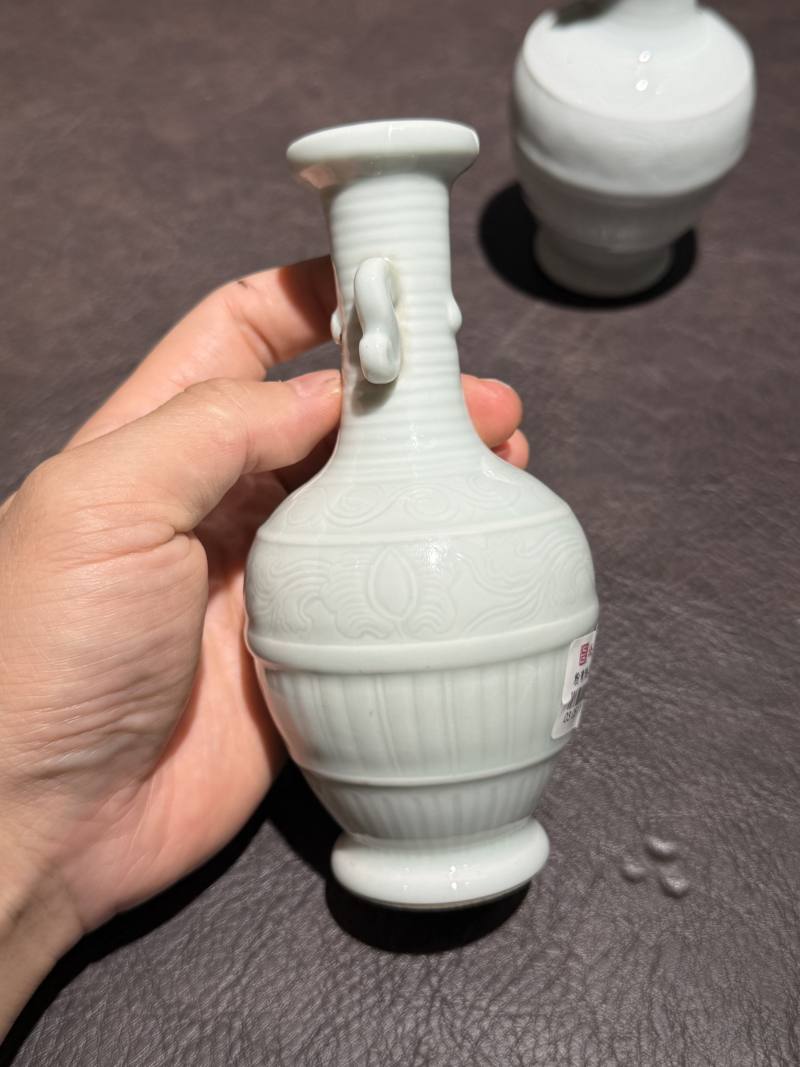 清 粉青釉花卉瓶一对 - 图6