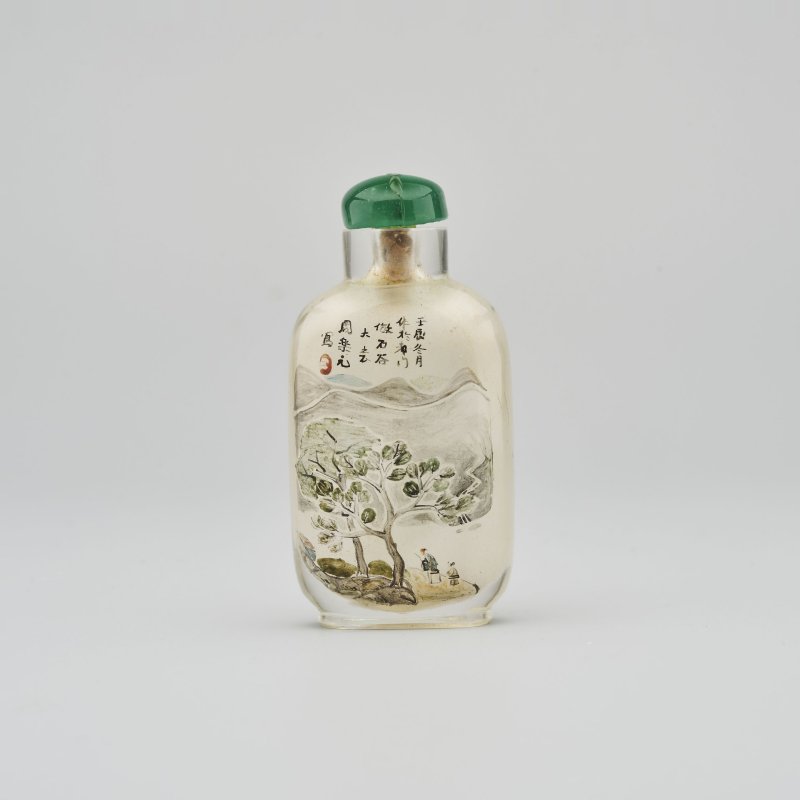 周樂元（款） 玻璃内畫⌈石谷山水•蓮葉荷花⌋鼻煙壺 一八九二年 | AN INSIDE PAINTED GLASS 'LANDSCAPE AND LOTUS' SNUFF BOTTLE - 图1