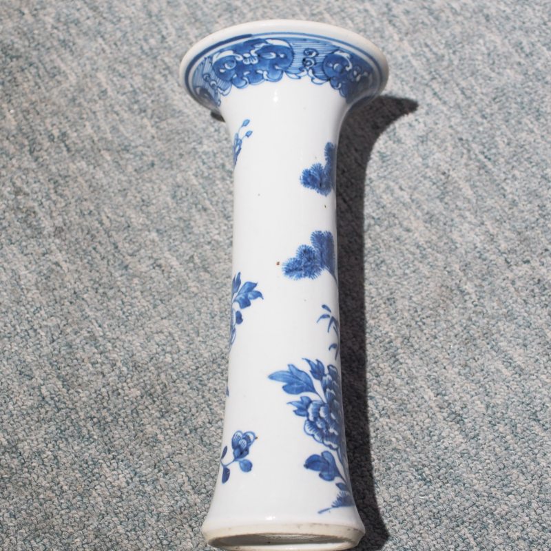 清乾隆 青花花卉纹花觚 - 图8