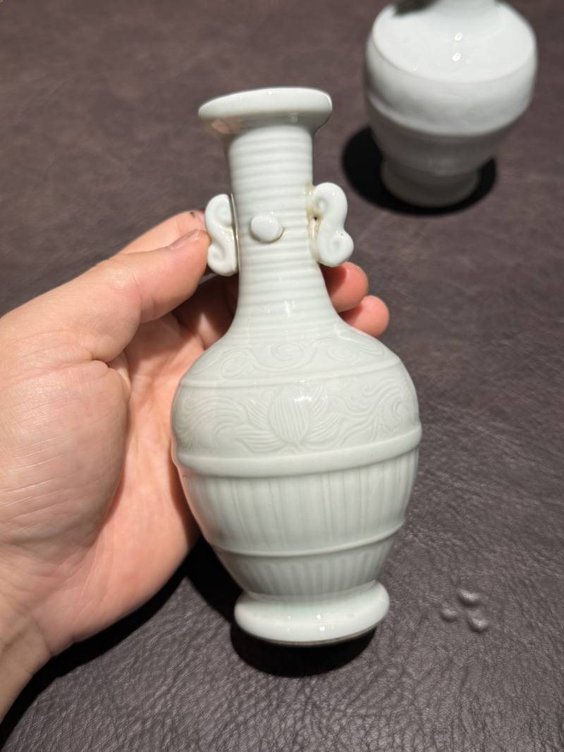 清 粉青釉花卉瓶一对 - 图7