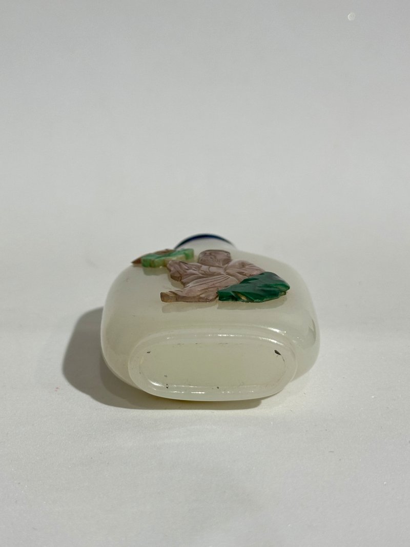 （壺）清十八世紀 白玉嵌⌈周敦頤•鉄拐李⌋鼻煙壺 | AN EMBELLISHED WHITE JADE SNUFF BOTTLE - 图6