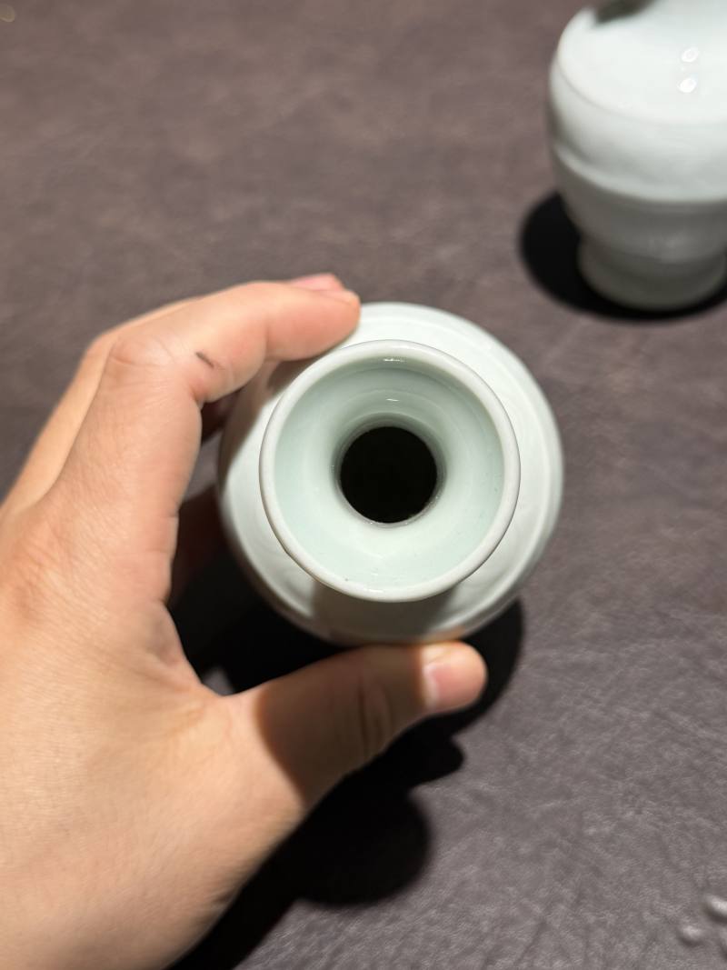 清 粉青釉花卉瓶一对 - 图8