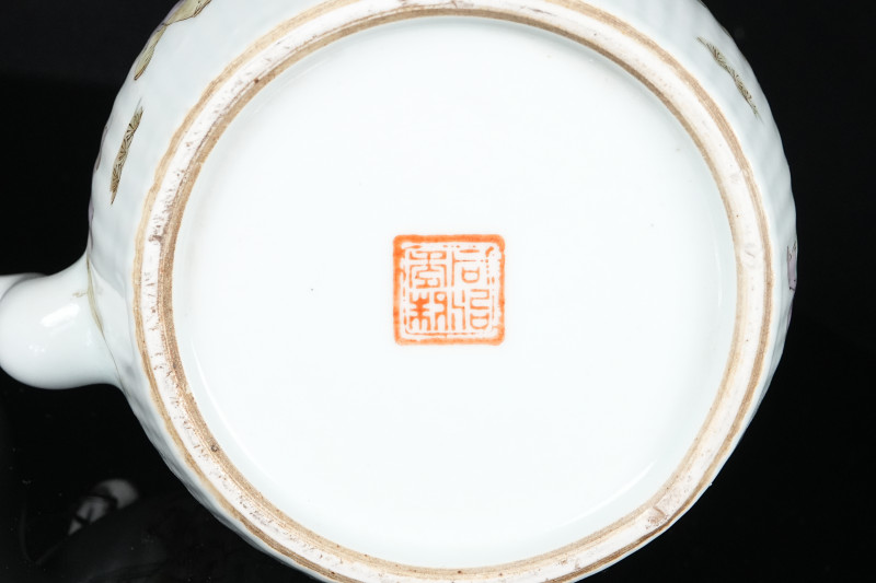 清同治 粉彩仕女婴戏提梁壶 - 图8