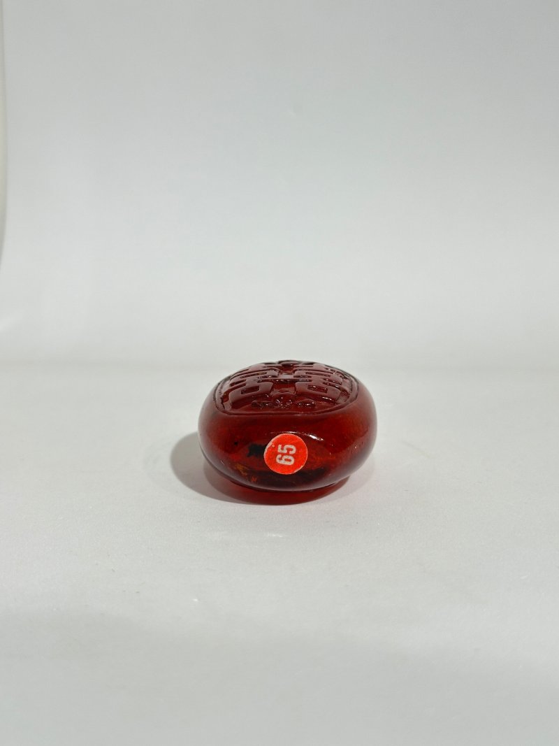 清十九世紀 琥珀「雙喜」鼻煙壺 | AN AMBER 'DOUBLE HAPPINESS' SNUFF BOTTLE - 图6