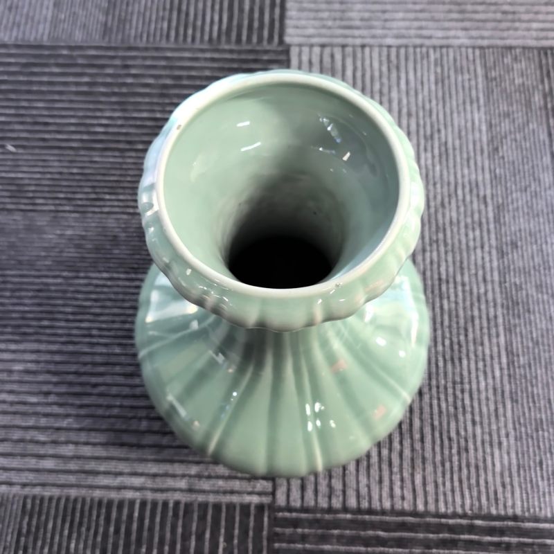 清中期 青釉瓜棱出筋蒜头 - 图5