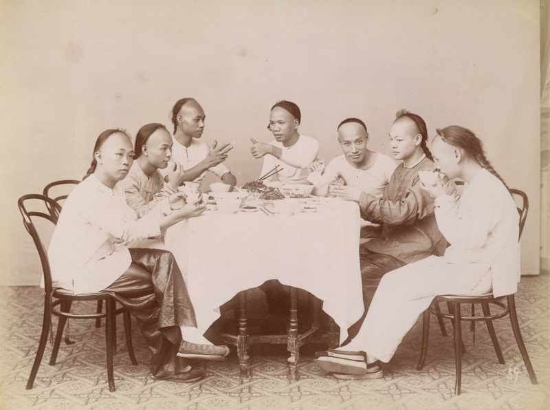 1880年代 耀华照相馆 餐桌上的中国人 - 图1