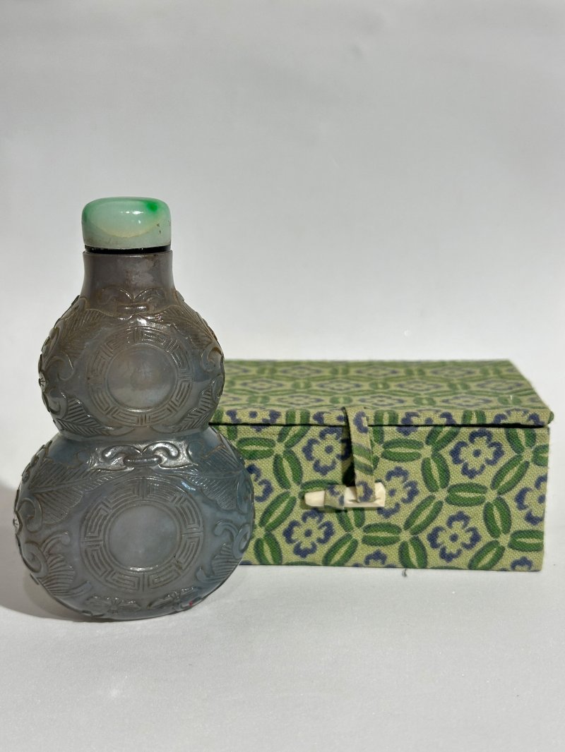 1760-1860 煙晶扁匏形鼻煙壺、翡翠蓋 | A SMOKY QUARTZ 'DOUBLE GOURD' SNUFF BOTTLE - 图2