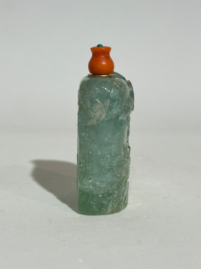 清中期 綠寶石蝠紋鼻煙壺 | A PALE GREEN BERYL 'BAT' SNUFF BOTTLE - 图7