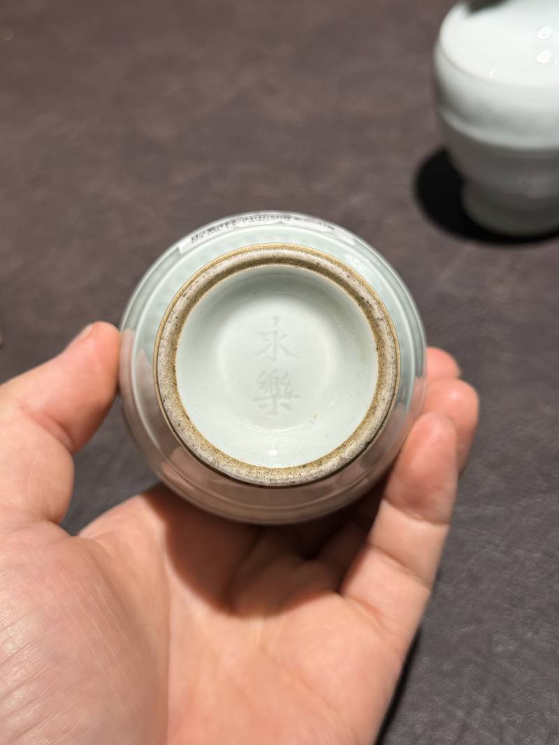 清 粉青釉花卉瓶一对 - 图11