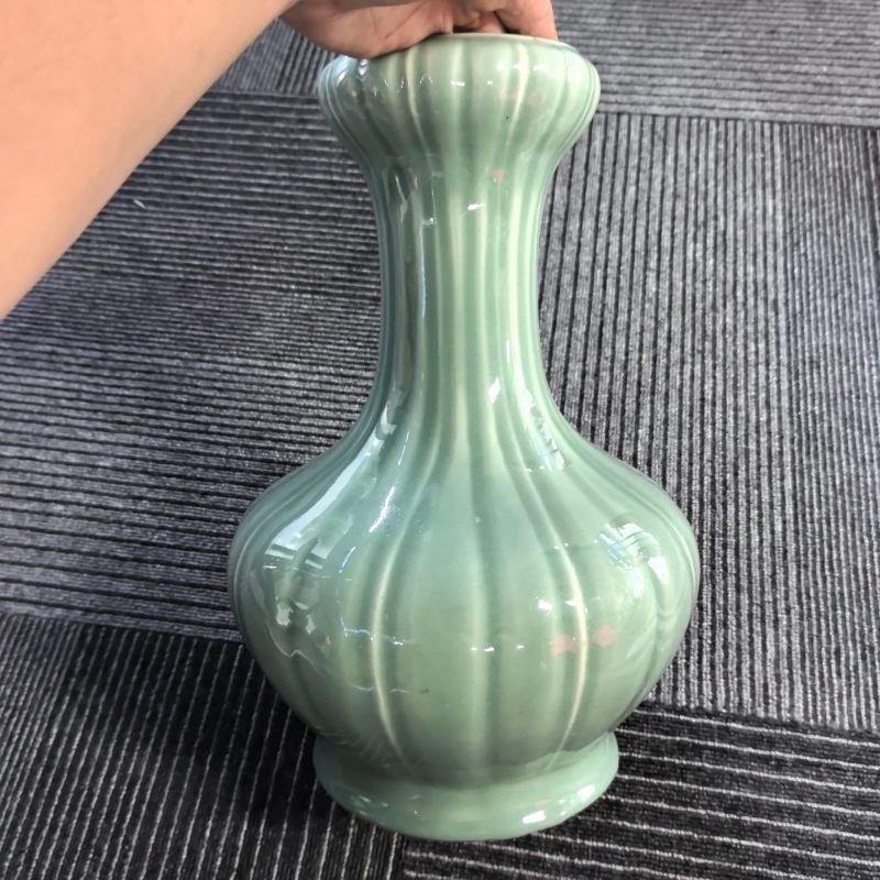 清中期 青釉瓜棱出筋蒜头 - 图6