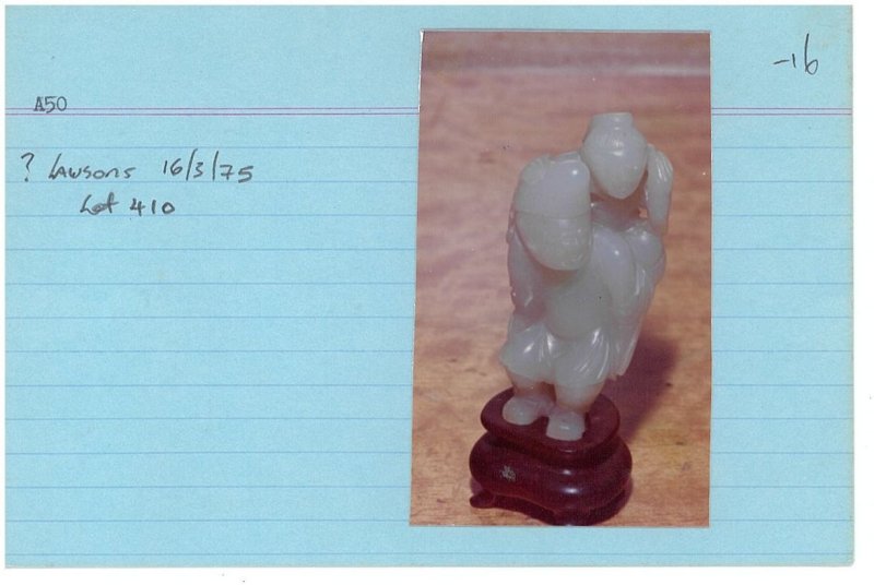 清十九世紀 青白玉⌈大小道童⌋擺件 及座 | A GREENISH WHITE JADE FIGURE GROUP - 图4