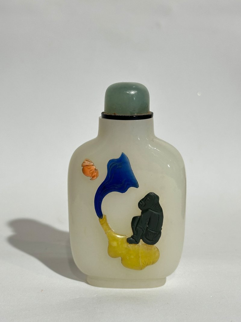 （壺）清十八世紀 白玉嵌⌈周敦頤•鉄拐李⌋鼻煙壺 | AN EMBELLISHED WHITE JADE SNUFF BOTTLE - 图9