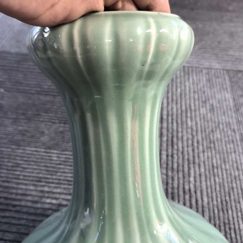 清中期 青釉瓜棱出筋蒜头 - 图7