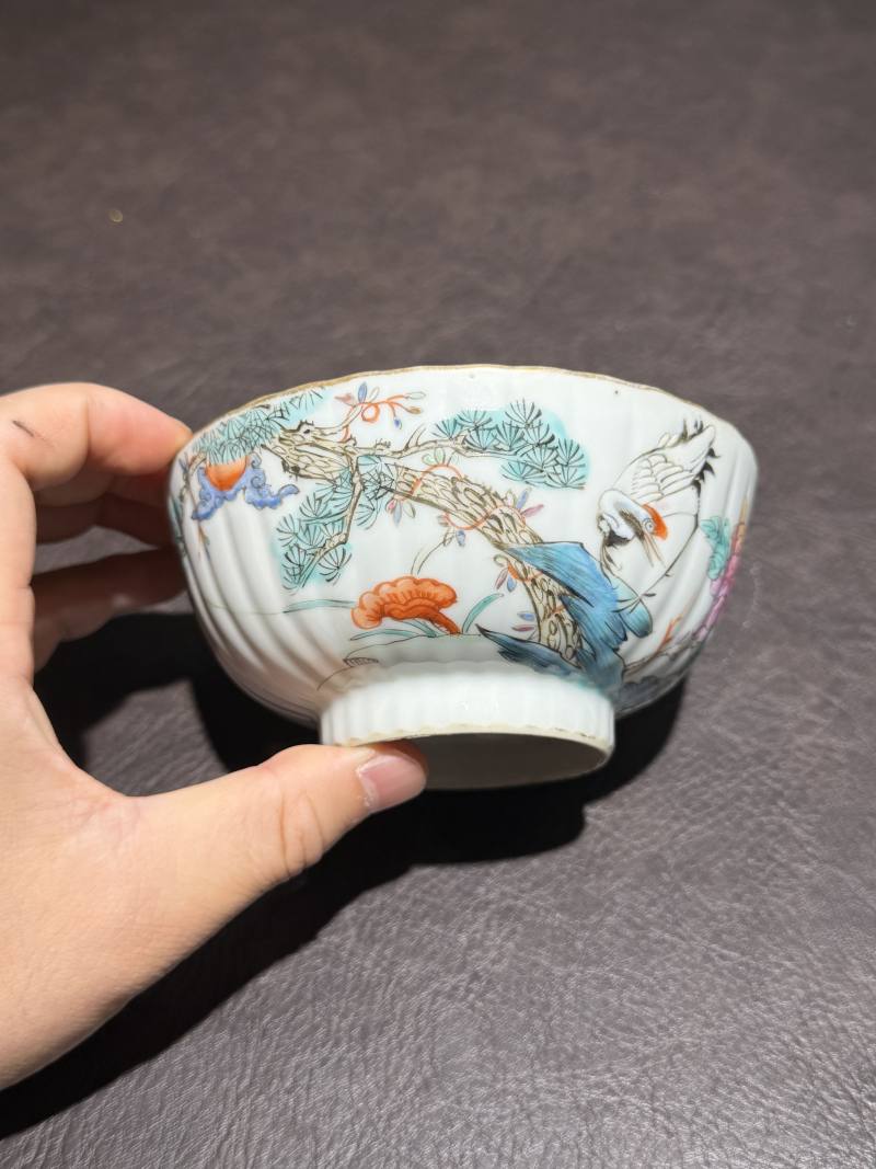 清同治 粉彩折枝花卉纹菊瓣碗 - 图2