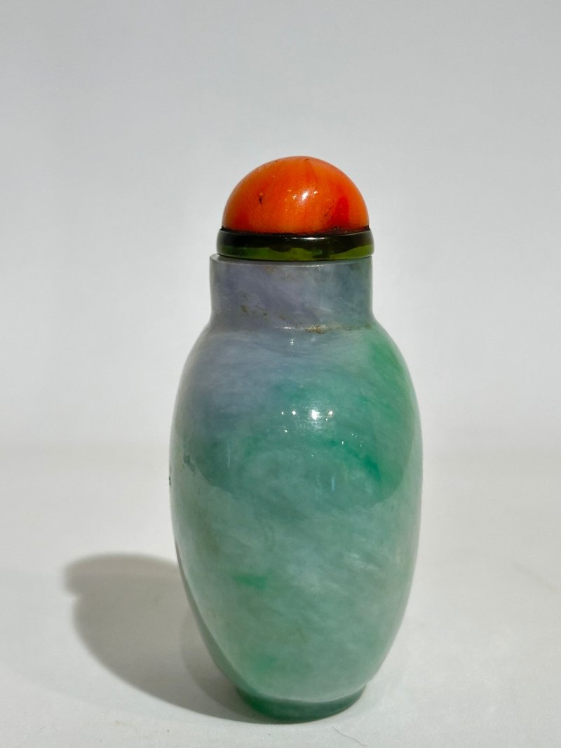 1780-1850 翡翠鼻煙壺、珊瑚蓋 | AN APPLE-GREEN JADEITE SNUFF BOTTLE - 图6