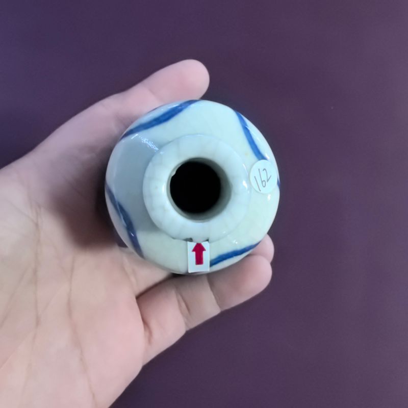 清康熙 浆胎青花缠枝花卉纹鼻烟壶 - 图6
