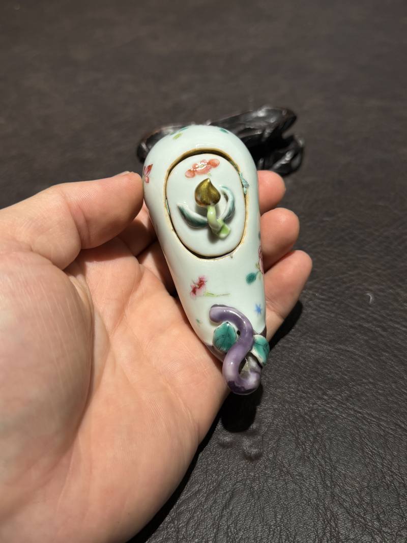 清中期 粉彩折枝花卉纹仿生茄型水盂（带木座） - 图4