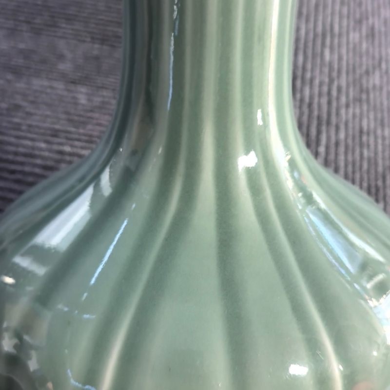 清中期 青釉瓜棱出筋蒜头 - 图8