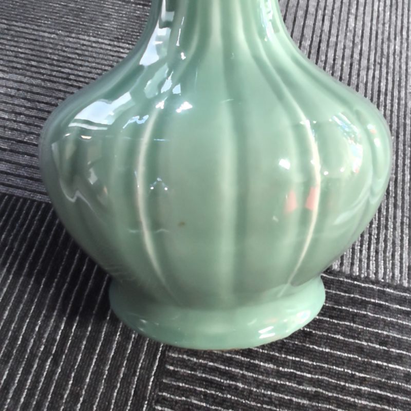 清中期 青釉瓜棱出筋蒜头 - 图9