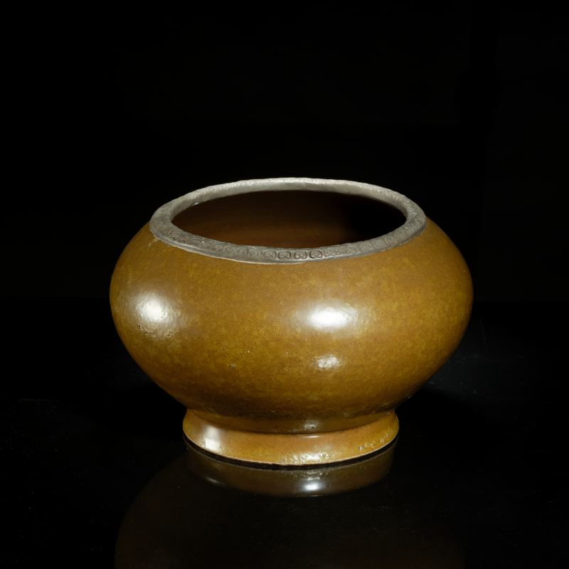 清同治 茶叶末釉荸荠瓶