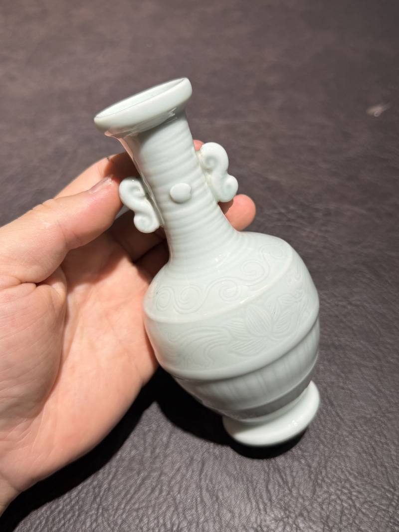 清 粉青釉花卉瓶一对 - 图14