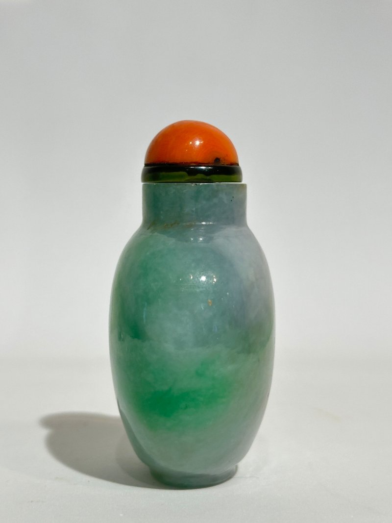 1780-1850 翡翠鼻煙壺、珊瑚蓋 | AN APPLE-GREEN JADEITE SNUFF BOTTLE - 图7