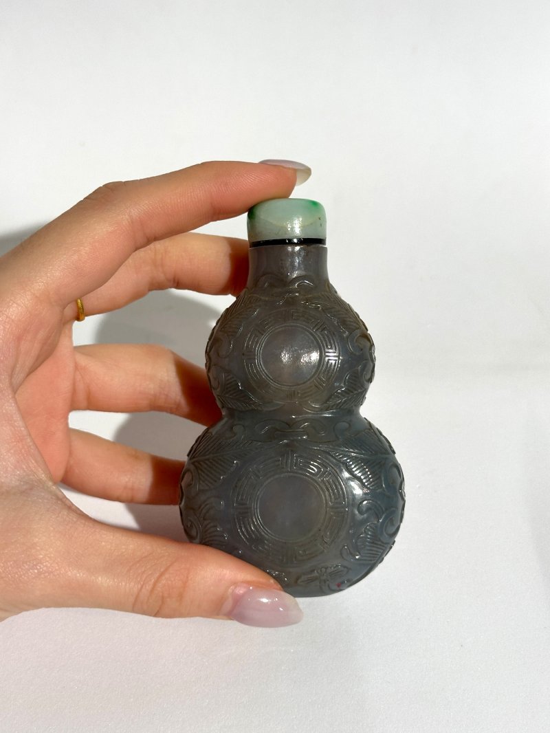 1760-1860 煙晶扁匏形鼻煙壺、翡翠蓋 | A SMOKY QUARTZ 'DOUBLE GOURD' SNUFF BOTTLE - 图4
