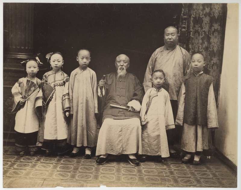 1870年代 祖孙家庭合影 - 图2