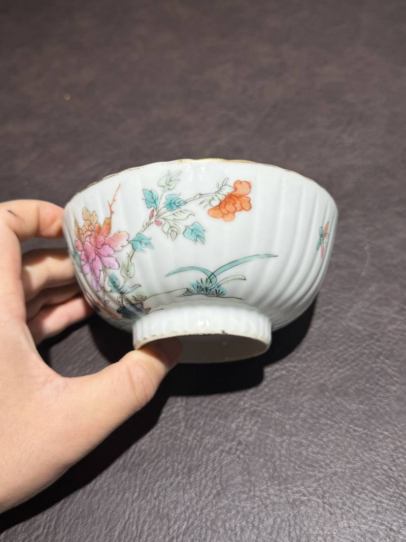 清同治 粉彩折枝花卉纹菊瓣碗 - 图4