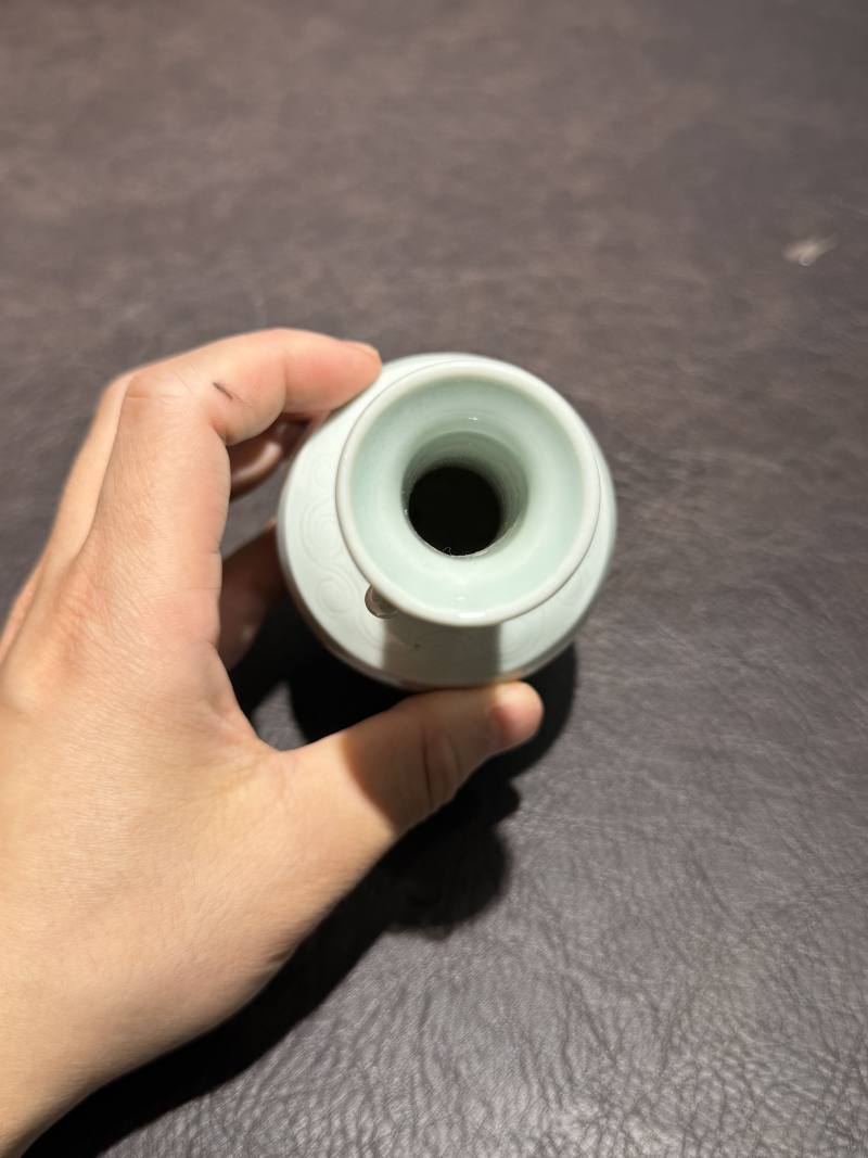 清 粉青釉花卉瓶一对 - 图15
