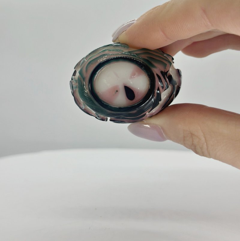 1750-1850 涅白地套三色玻璃菊紋鼻煙壺 髮晶點珊瑚蓋 | A MULTI-COLOUR OVERLAY WHITE GLASS 'FLOWERS' SNUFF BOTTLE - 图6