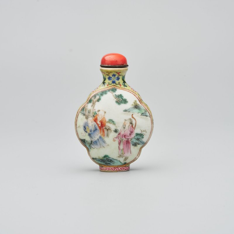 清中期 粉彩人物紋鼻煙壺 | A FAMILLE ROSE PORCELAIN SNUFF BOTTLE - 图1