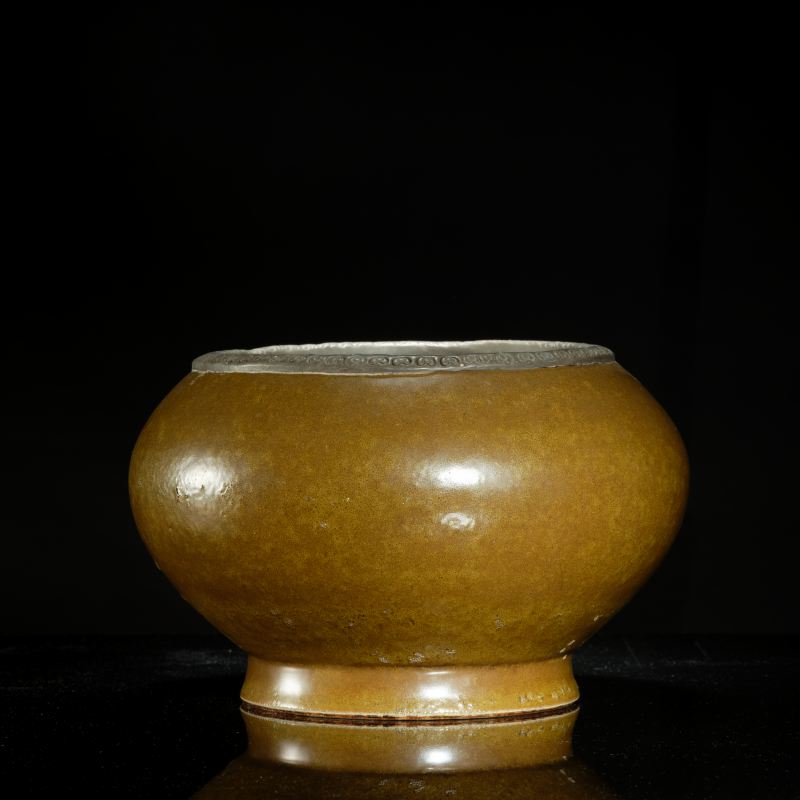 清同治 茶叶末釉荸荠瓶 - 图2