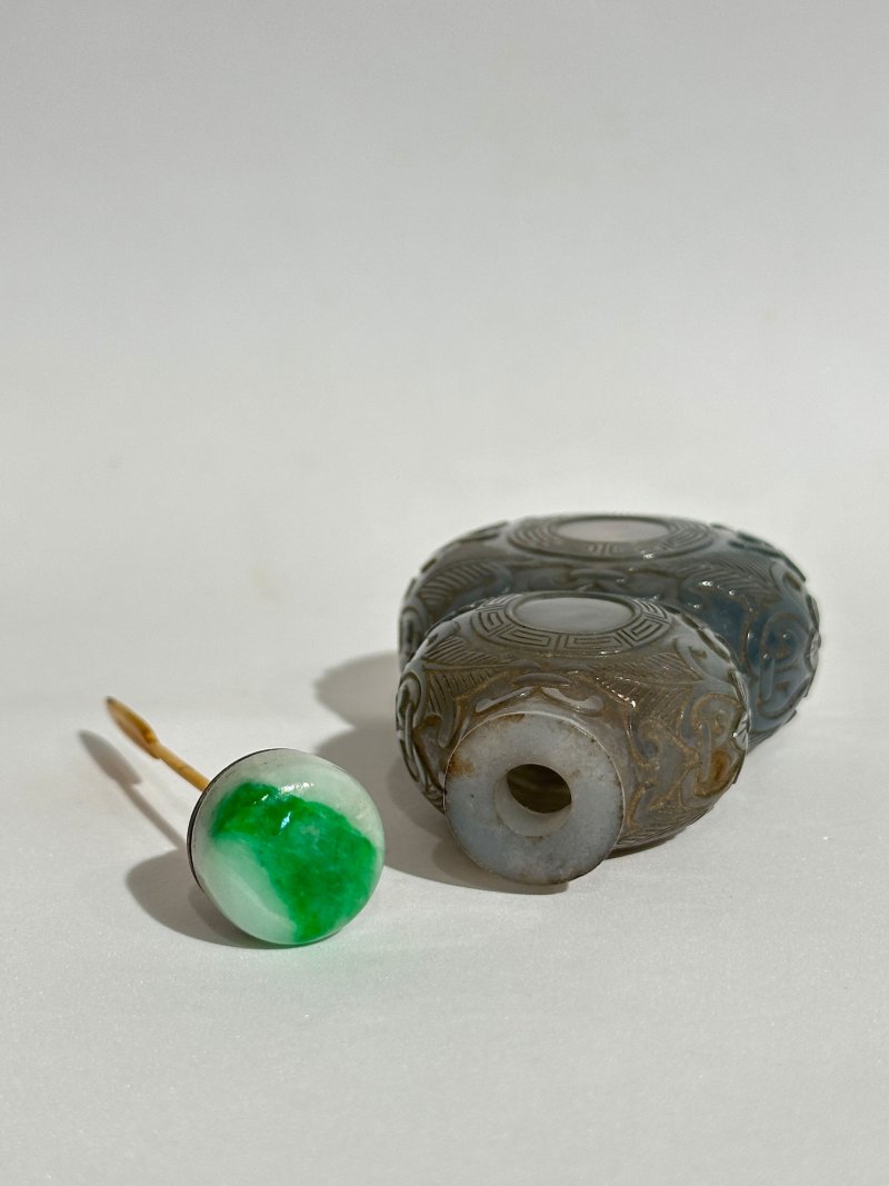 1760-1860 煙晶扁匏形鼻煙壺、翡翠蓋 | A SMOKY QUARTZ 'DOUBLE GOURD' SNUFF BOTTLE - 图5