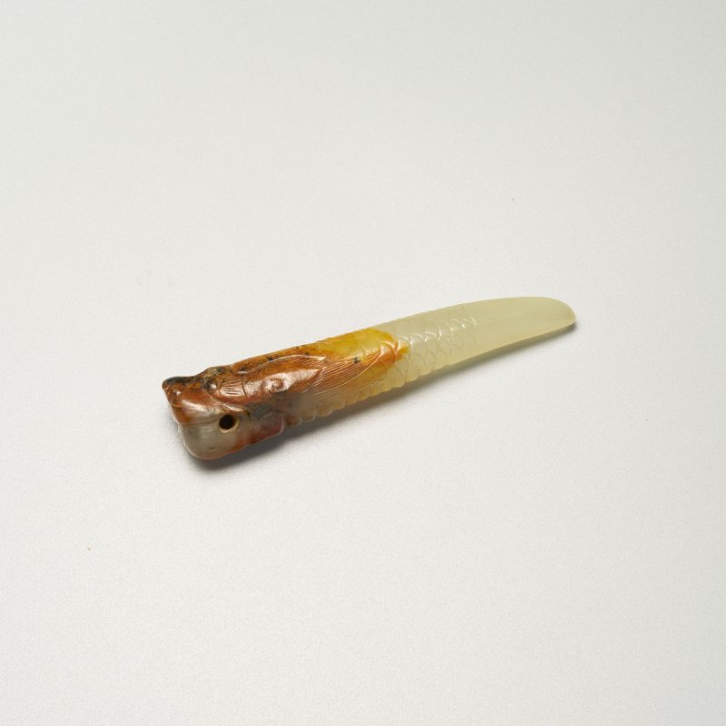 明 白玉帶沁龍首觿 | A WHITE AND RUSSET JADE 'DRAGON' HAIR ORNAMENT, XI