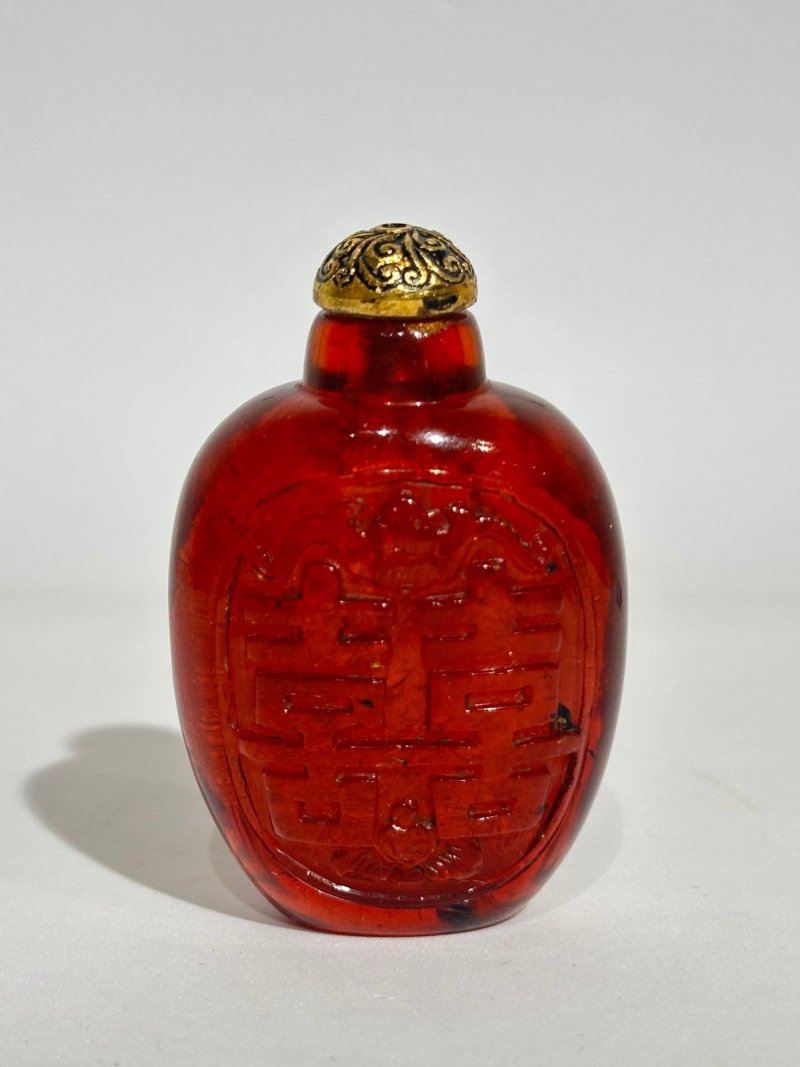 清十九世紀 琥珀「雙喜」鼻煙壺 | AN AMBER 'DOUBLE HAPPINESS' SNUFF BOTTLE - 图10