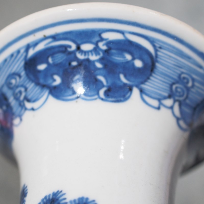 清乾隆 青花花卉纹花觚 - 图18