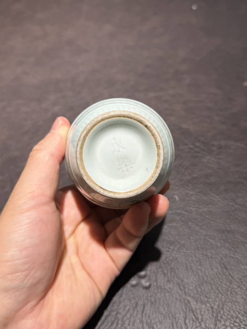 清 粉青釉花卉瓶一对 - 图17
