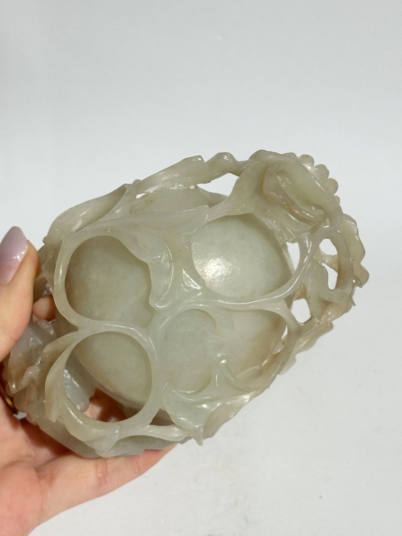 清十八/十九世紀 青白玉玉蘭式洗 及座 | A PALE GREEN JADE 'MAGNOLIA' BRUSH WASHER - 图2