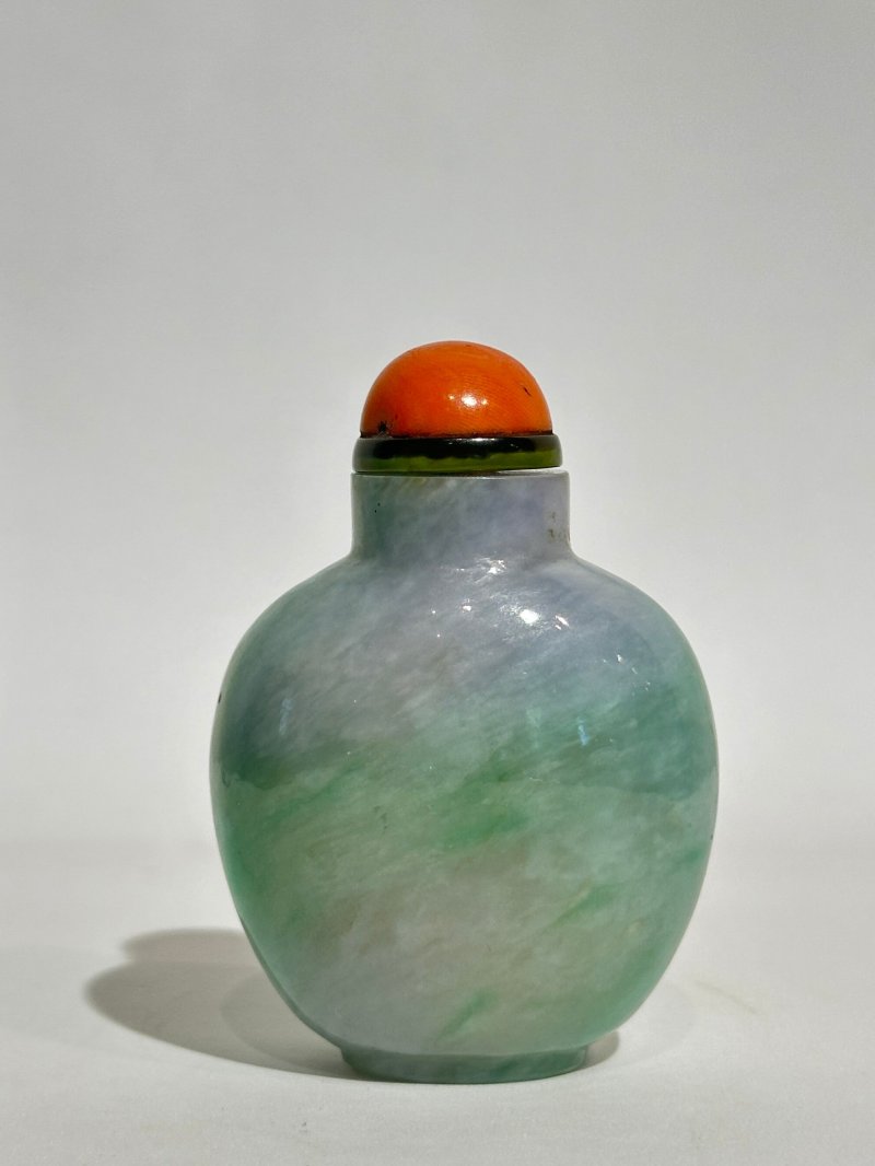 1780-1850 翡翠鼻煙壺、珊瑚蓋 | AN APPLE-GREEN JADEITE SNUFF BOTTLE - 图9
