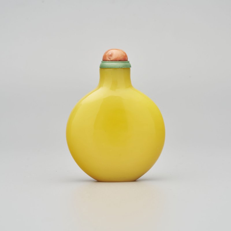 1750-1850 單色黃玻璃鼻煙壺 | AN IMPERIAL-YELLOW GLASS SNUFF BOTTLE - 图1