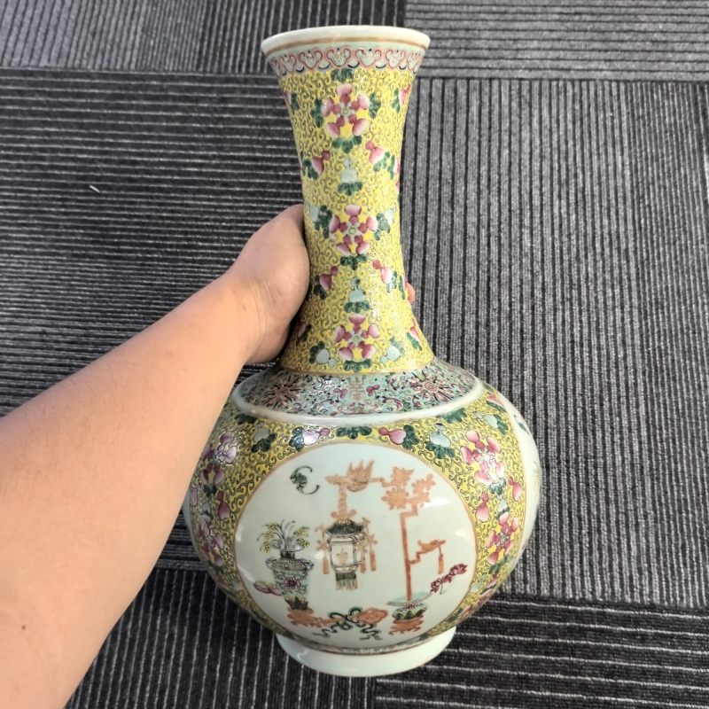 清光绪 黄地粉彩福禄万代开窗吉庆有余赏瓶 - 图7