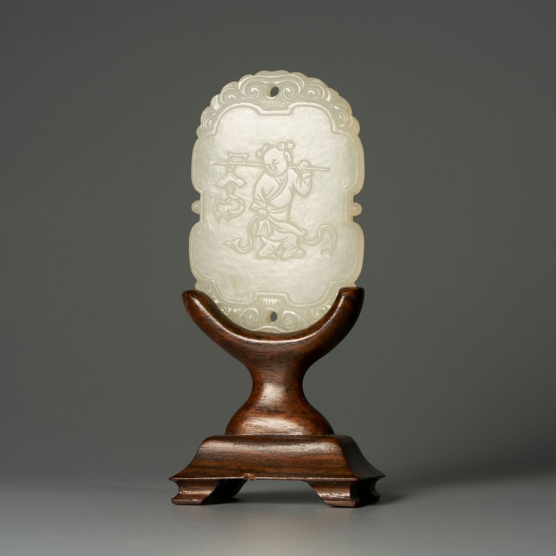 清十九世紀 白玉⌈吉慶⌋牌 及座 | A WHITE JADE 'CHILD' PLAQUE - 图1