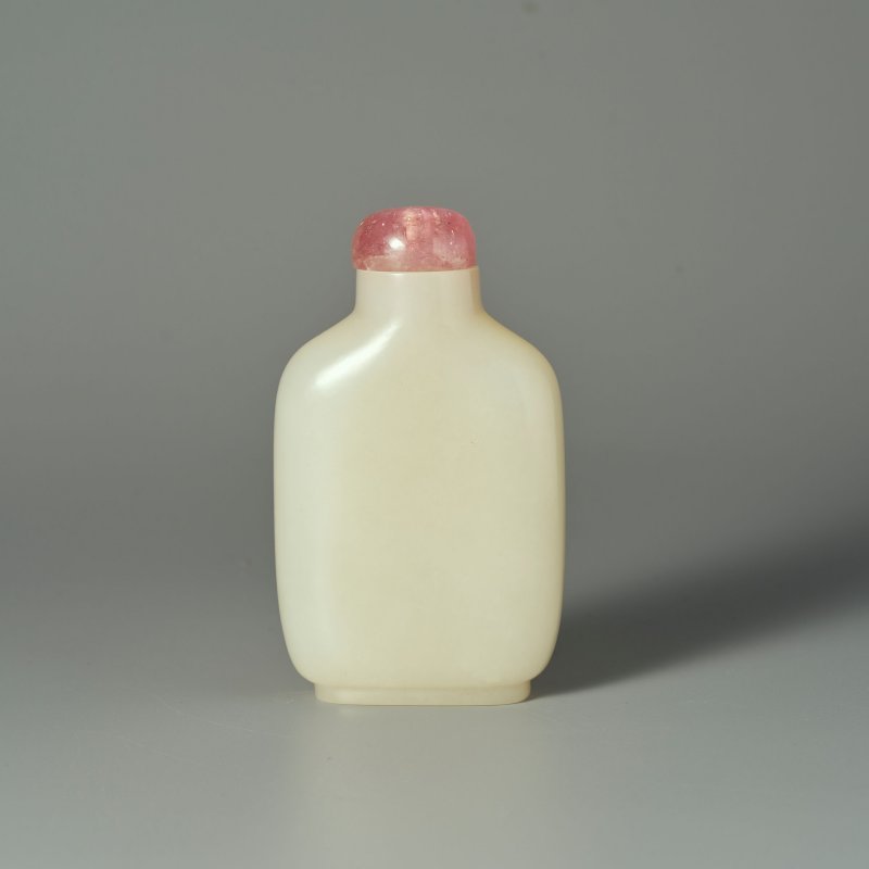 清十八世紀 白玉光素鼻煙壺 | A WHITE JADE SNUFF BOTTLE - 图1