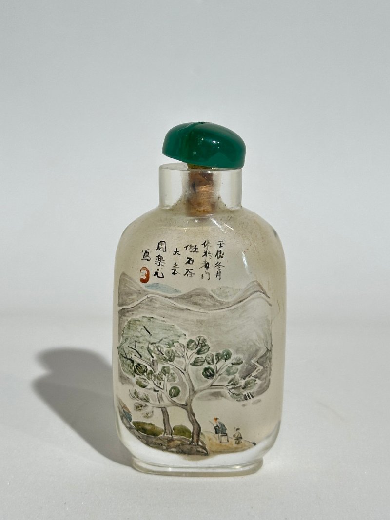 周樂元（款） 玻璃内畫⌈石谷山水•蓮葉荷花⌋鼻煙壺 一八九二年 | AN INSIDE PAINTED GLASS 'LANDSCAPE AND LOTUS' SNUFF BOTTLE - 图8