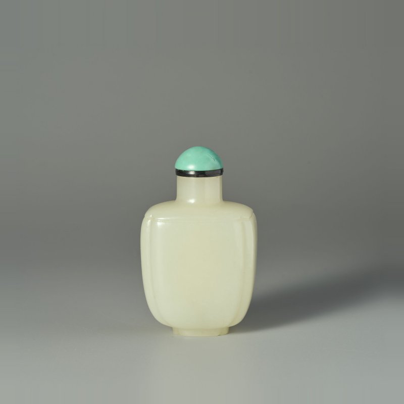 清十八世紀 白玉光素鼻煙壺 | A WHITE JADE SNUFF BOTTLE - 图1