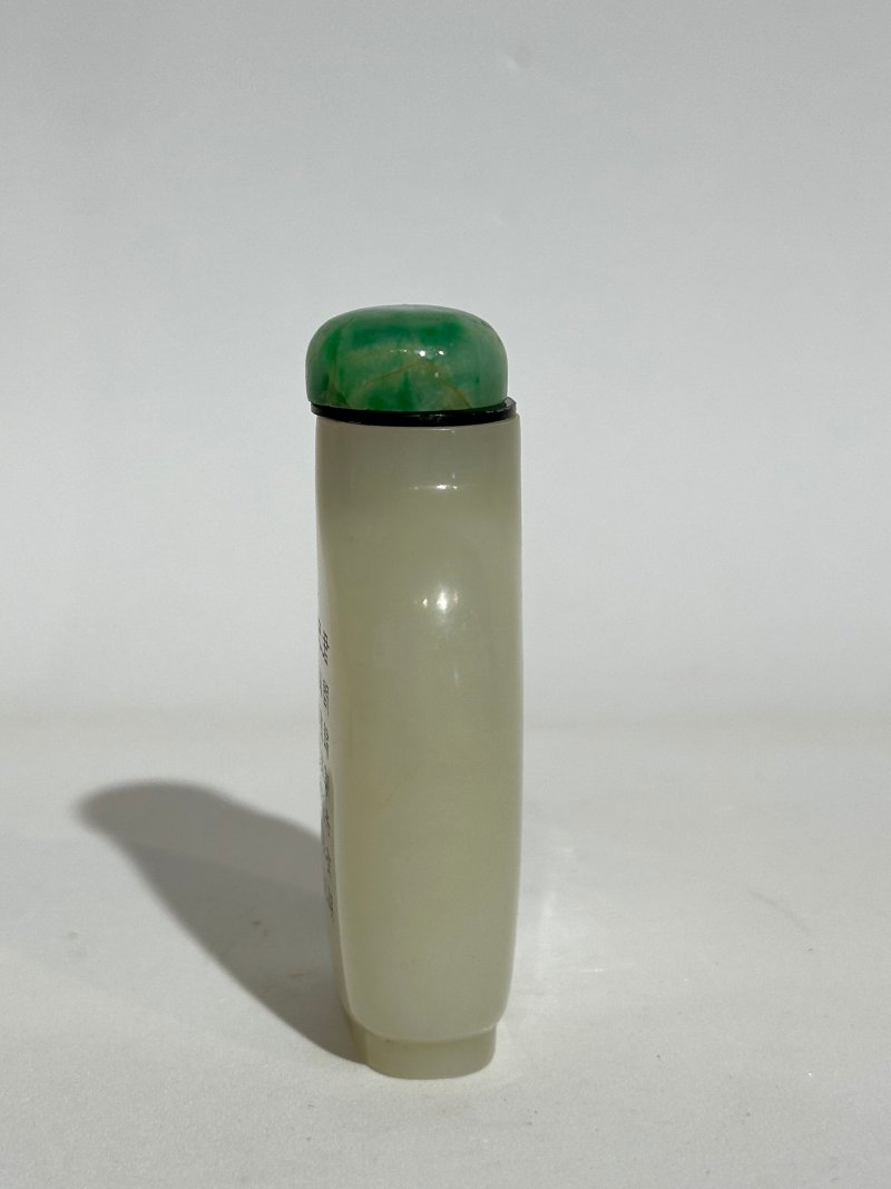 1750-1850 白玉填黑彩蘭紋詩文鼻煙壺、翡翠蓋 | A WHITE JADE 'ORCHID' SNUFF BOTTLE - 图7