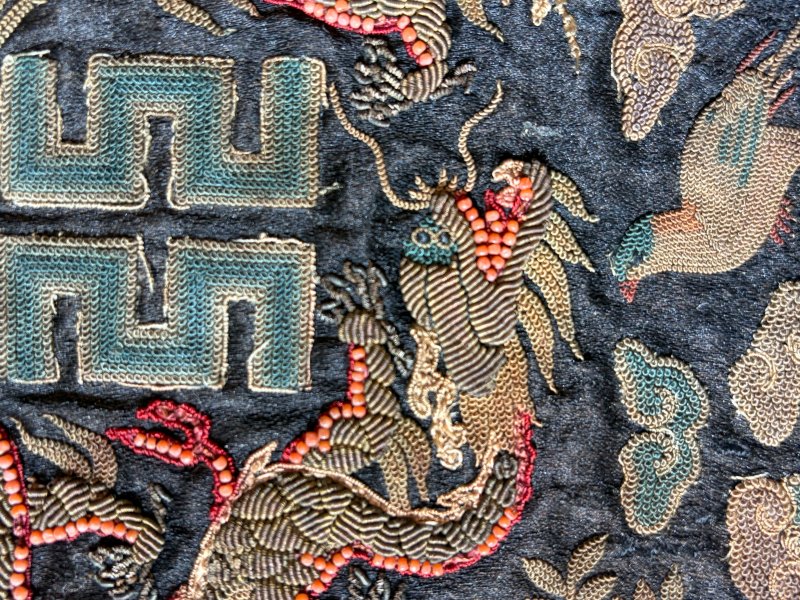 約一九一四年 民國三年大總統祭服十二章繡團成對 | A PAIR OF MIDNIGHT-BLUE-GROUND EMBROIDERED PRESIDENT'S ROUNDELS WITH TWELVE SYMBOLS OF SOVEREIGNTY - 图7